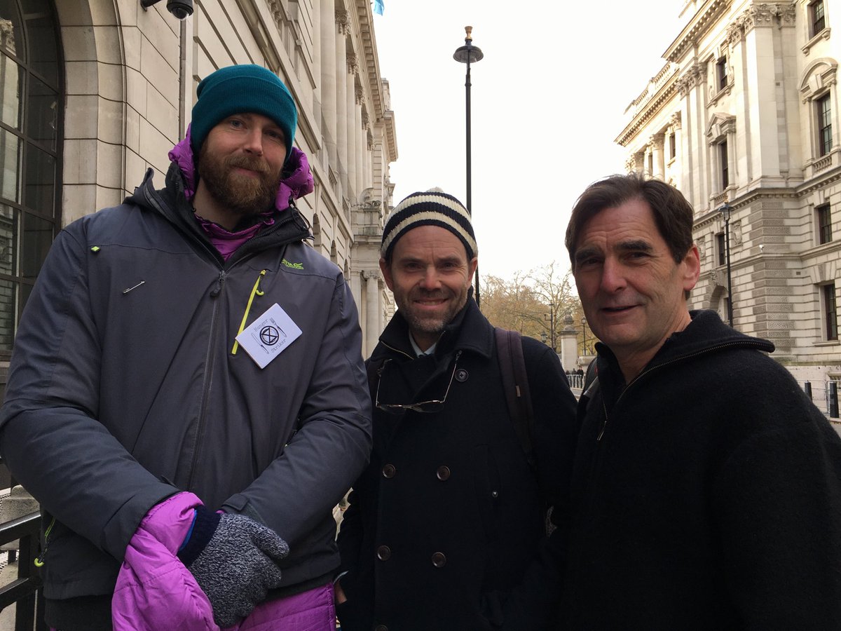wardken's tweet photo. With XRUK hunger strikers &amp; Rupert Reed outside LDP headquarters in London. ⁦⁦@GreenRupertRead⁩ @ExtinctionR⁩ @XRpdx https://t.co/1szTiSszkv