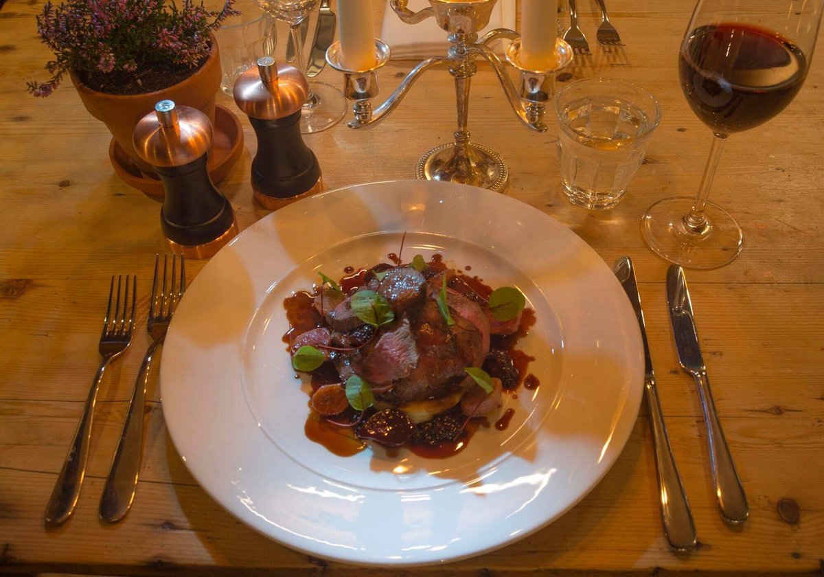 boxinghareuk's tweet photo. Mid-Week blues? Come and enjoy some comfort food dishes using locally sourced ingredients. 😍

Reservations - https://t.co/mD4NqXhpw3 

#cotswolds #dining #gastropub #localproduce   #placestoeat #chippingnorton #familyfriendly #seasonalproduce https://t.co/3NDVCbMVnk