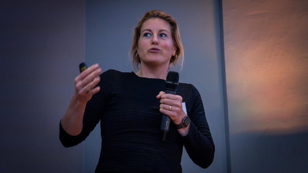 hollandbio's tweet photo. We urgently need more physician-scientist to bridge the gap between science and clinic and vice versa. Passionate and important plea by Sarah Derks @oncodeinstitute #biotechwednesday 📷 Nils van Houts https://t.co/ejLdk3e8eq