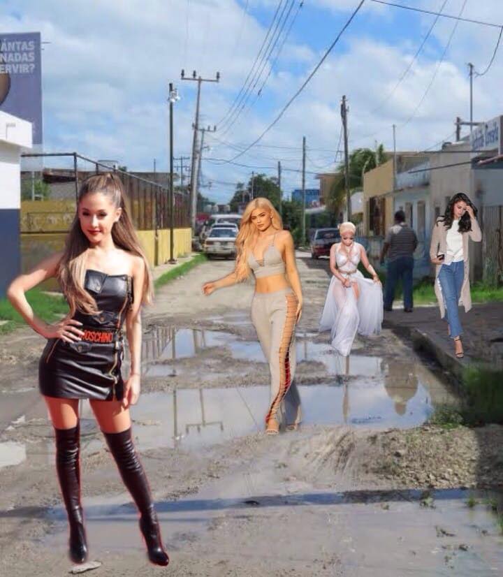 mis amigas y yo regresando a clase después de comprar comida en la calle porque todo en la cafetería está bien pinches caro