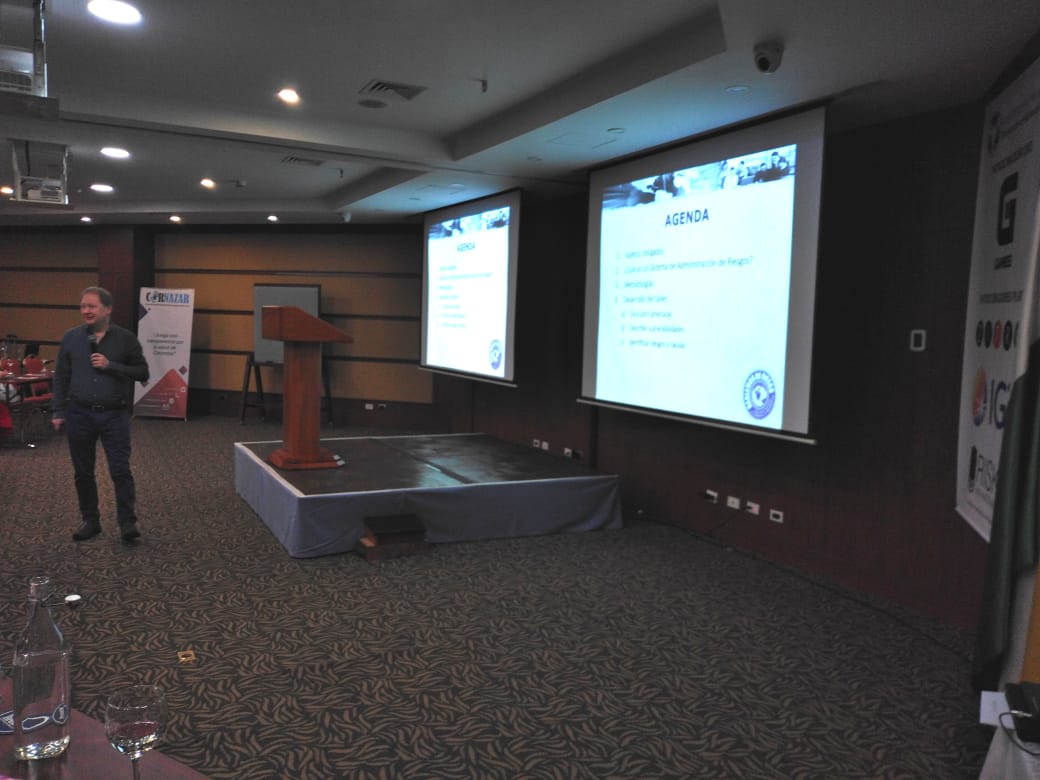Cornazar2's tweet photo. En el segundo día del Encuentro Nacional de Oficiales de Cumplimiento, inicia con el taller: el tránsito de un sistema de prevención a un sistema de administración de riegos #LAFT a cargo del doctor Javier Villa: "No existe el tal #SIPLAFT". https://t.co/pNmGvtd9tx