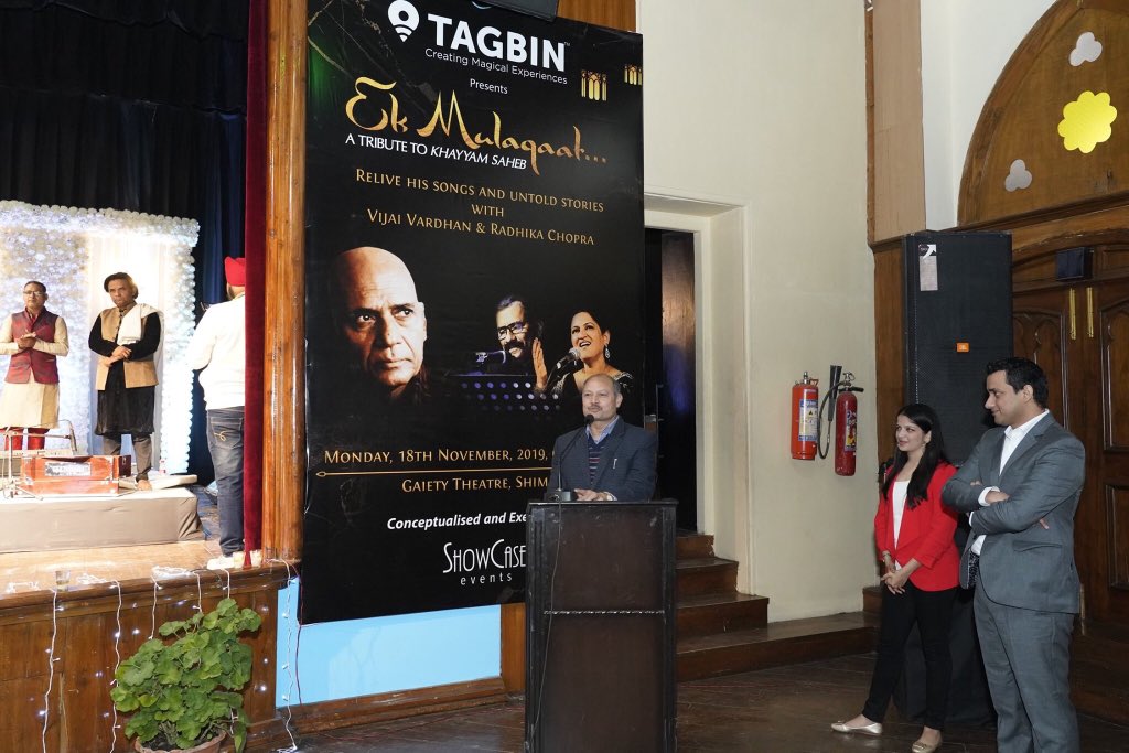 EMulaqaat's tweet photo. Standing Ovation for the Artists.. &amp; 

Vote of Thanks by Dr Shrikant Baldi- Chief Secretary, Govt of Himachal Pradesh

#EkMulaqaat #Khayyam #Poetry #Music #LiveEvent https://t.co/HDt4xTNa6C