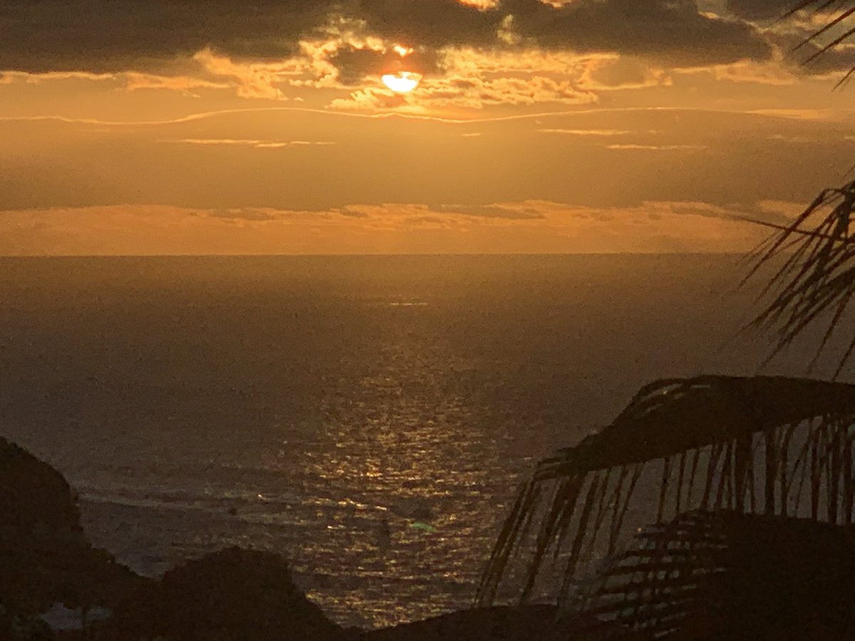 Capturing the sunrise in Los Cabos, Mexico. #mexico #loscabos #pueblobonitosunsetbeach #vacation #anniversary #fun #sea #sand #tealandbluewater #exploringtheworld #worldtraveller #trinidadandtobago🇹🇹