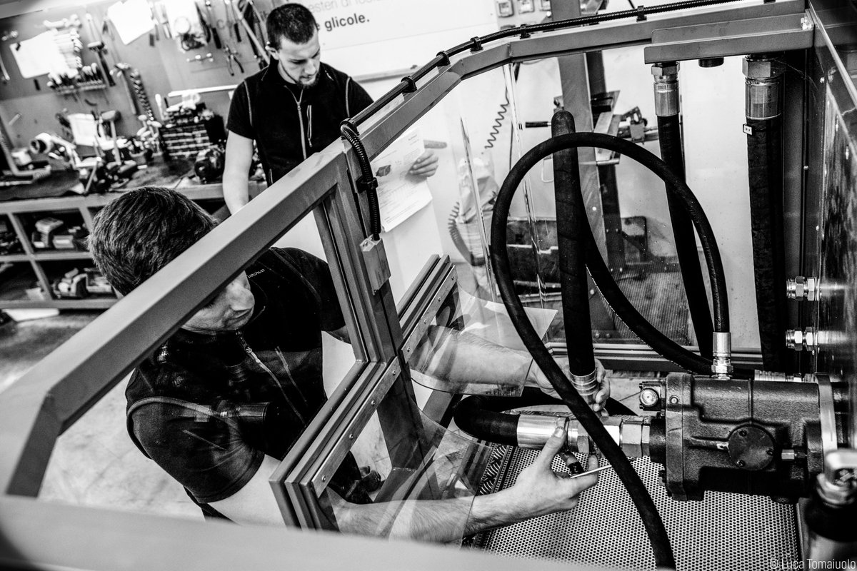 L_Imprenditore's tweet photo. Nel 2019 hanno festeggiato i 40 anni di attività e adesso si preparano a nuove sfide. La storia della #Interfluid, azienda della provincia di Varese, che con la seconda generazione sta puntando sui mercati esteri grazie anche all’e-commerce. Leggi qui! https://t.co/uHrQ34S7gJ https://t.co/6DHL5wbEOt
