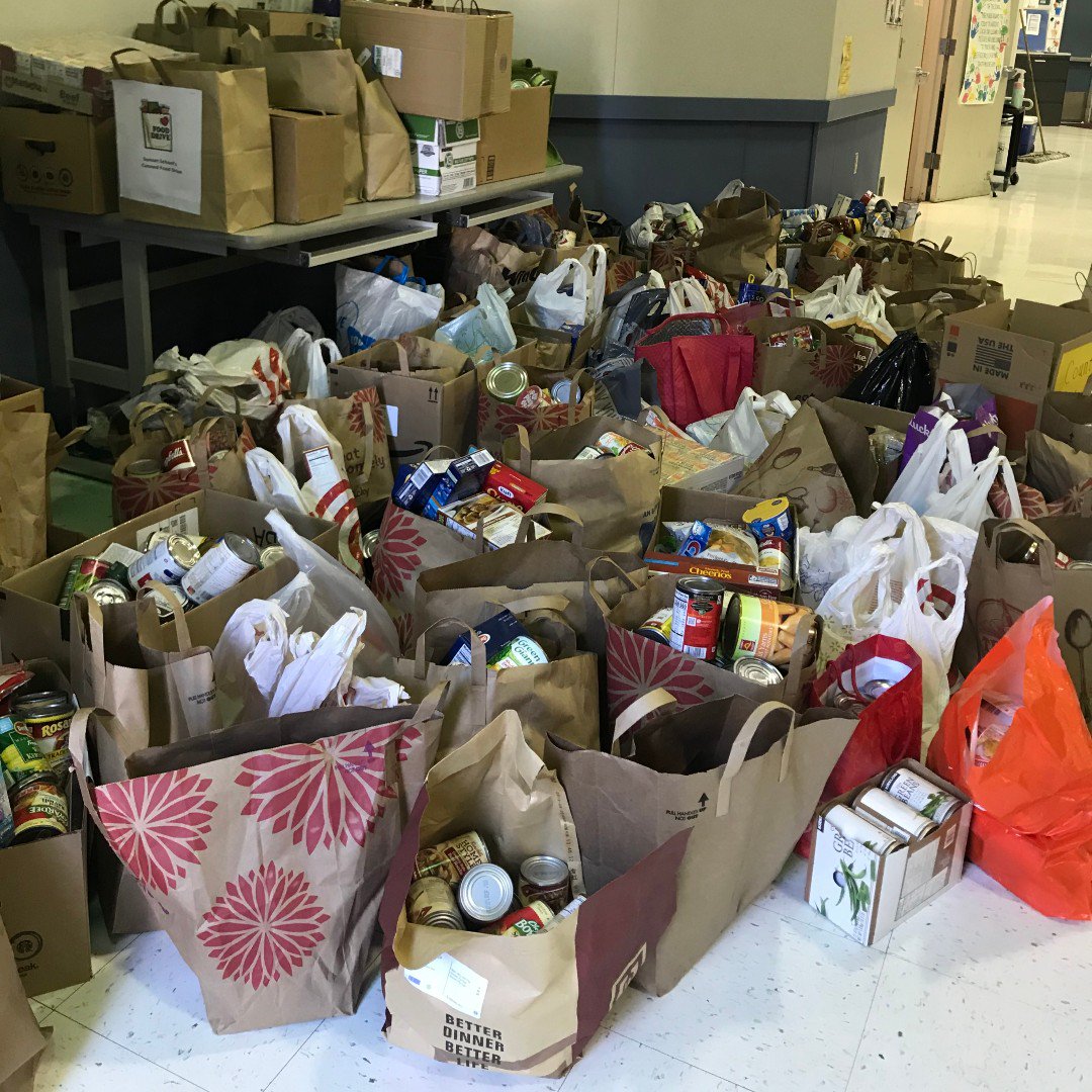 Livermoreschool's tweet photo. Sunset school collected canned food for their annual drive. There are many ways to give back during this time of year. If you are looking to volunteer time Open Heart Kitchen serves meals over the holidays. https://t.co/AQuyHAlsN5 #livermoreschools #giveback #openheartkitchen https://t.co/TfNpA8QFar