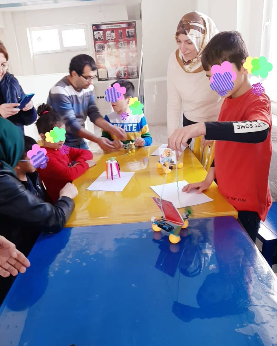 Robotikkodlama3's tweet image. Otizm eksiklik değil farklılıktır  #DünyaÇocukGünü