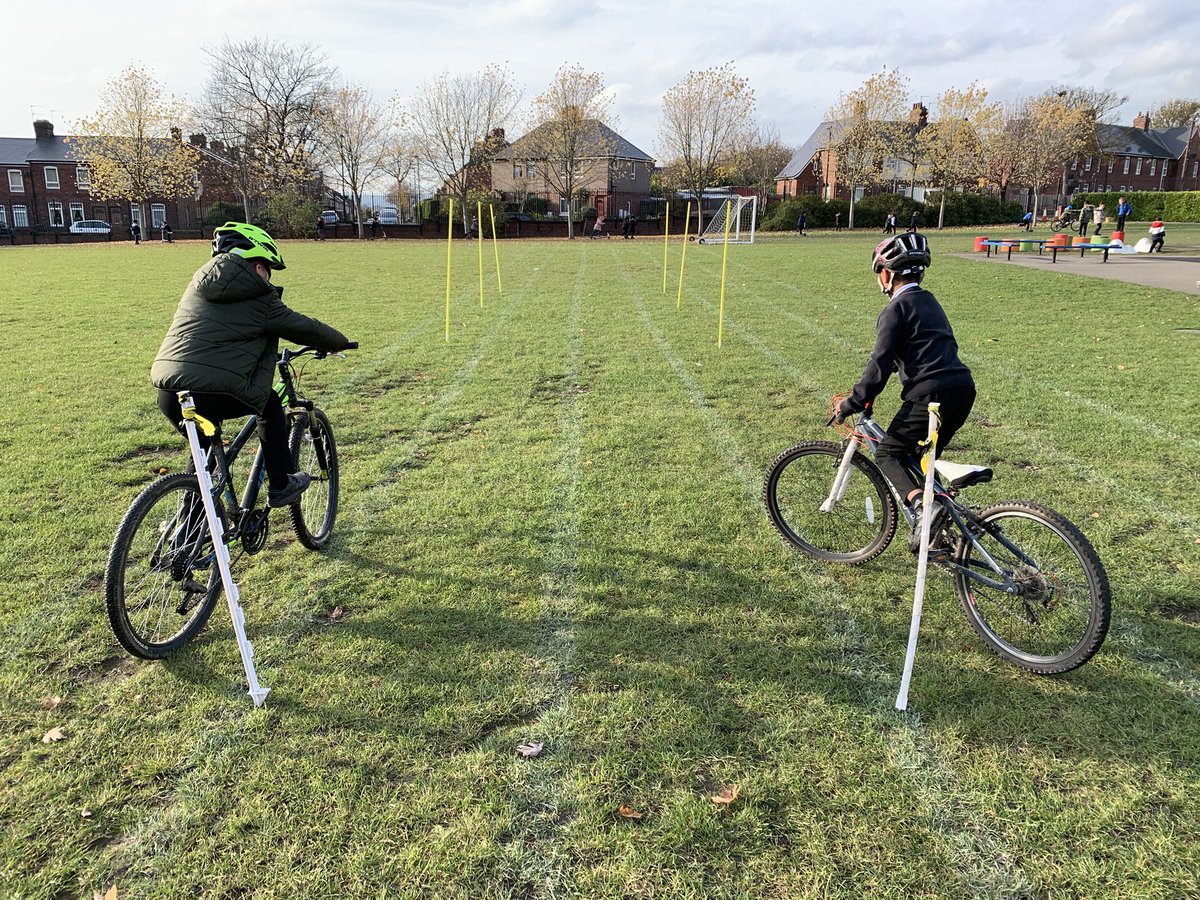 DomMcDermott's tweet photo. Wheelie Wednesday fun @hindehousesec Primary in @theoutdoorcity A fine mix of #downhill #dualslalom @DecathlonUK #waveboards & our @microscooters https://t.co/qYVEtPavu9