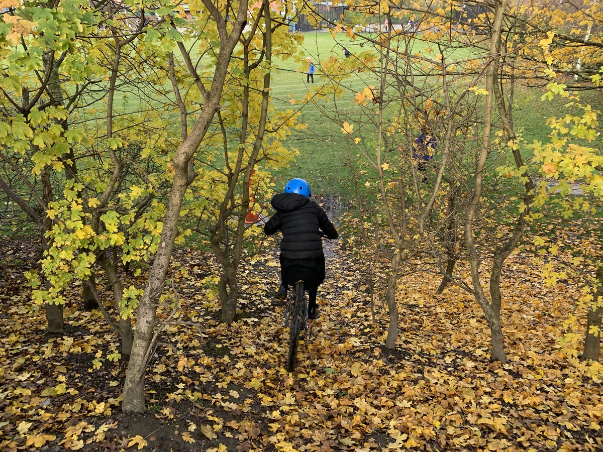 DomMcDermott's tweet photo. Wheelie Wednesday fun @hindehousesec Primary in @theoutdoorcity A fine mix of #downhill #dualslalom @DecathlonUK #waveboards & our @microscooters https://t.co/qYVEtPavu9