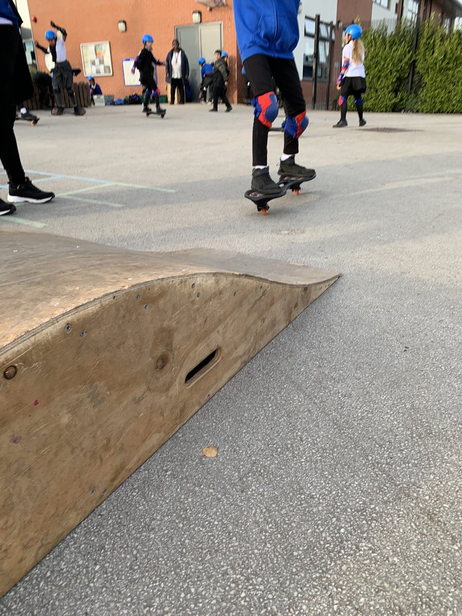 DomMcDermott's tweet photo. Wheelie Wednesday fun @hindehousesec Primary in @theoutdoorcity A fine mix of #downhill #dualslalom @DecathlonUK #waveboards & our @microscooters https://t.co/qYVEtPavu9