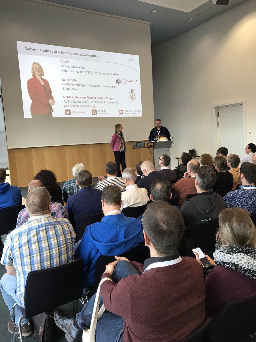 dani_schnider's tweet image. Full house in session of @oraesque  and @RobbieDatabee about automated deployment with #SQLcl