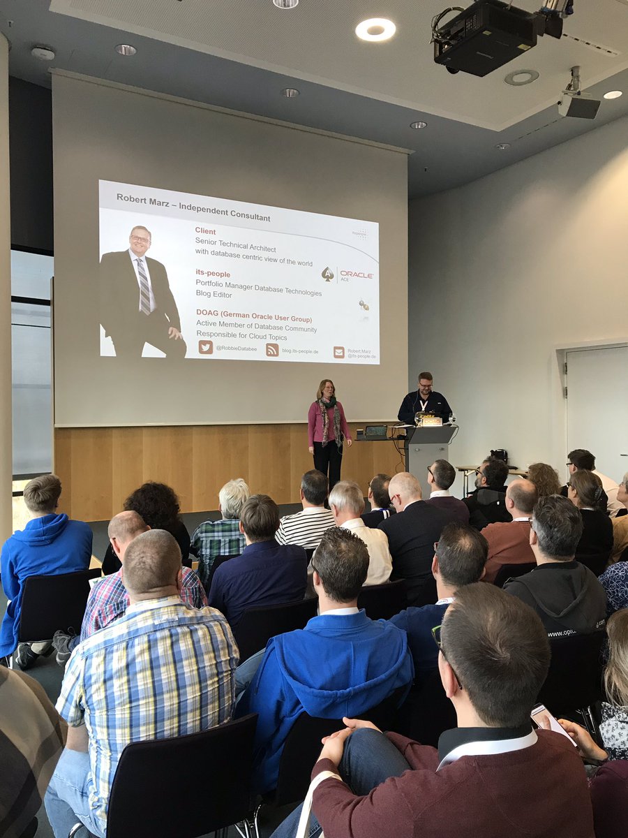 dani_schnider's tweet image. Full house in session of @oraesque  and @RobbieDatabee about automated deployment with #SQLcl