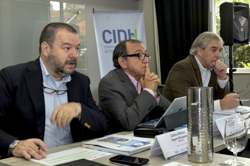DefensoriaCol's tweet photo. #AEstaHora el Defensor del Pueblo, Carlos Negret, participa en el Tercer Encuentro de Intercambio de Buenas Prácticas para Instituciones Nacionales de DD.HH. en  Medellín.

#DemocraciayDDHH https://t.co/Q1Y5XWRjXo