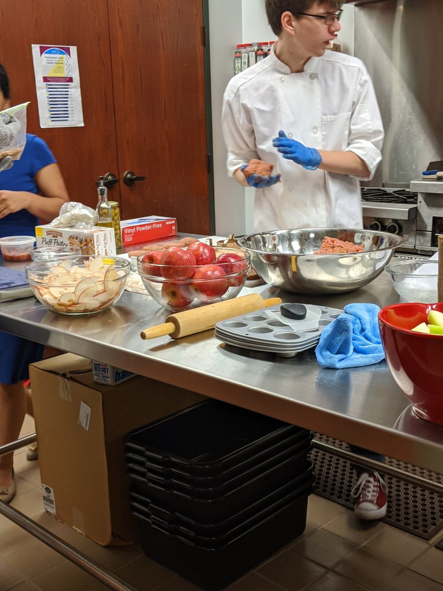 SDella23's tweet photo. One of the cool things I love to do is working with the ProStart  Students. #prostart https://t.co/sikSsc38Ac