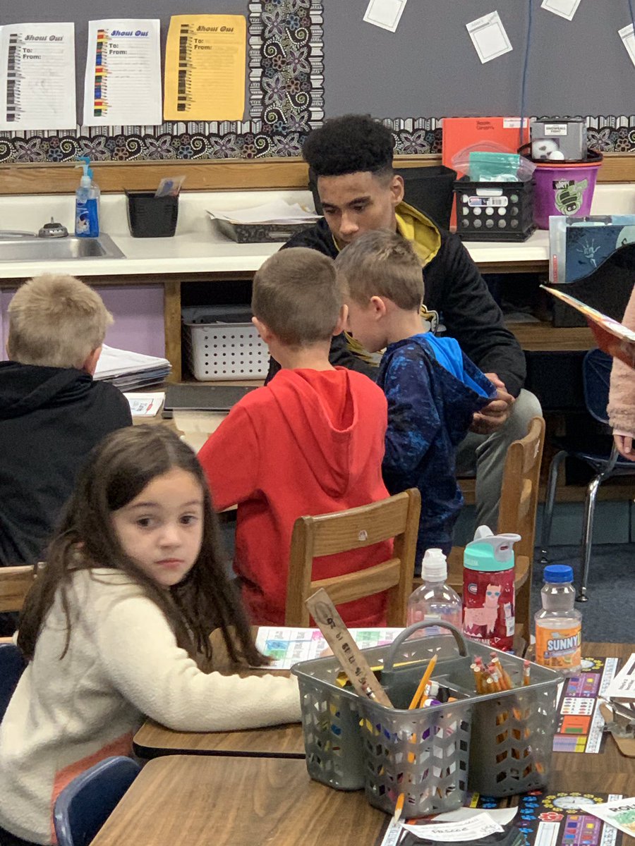 MexicoHoops's tweet photo. @MexicoHoops mentoring program has begun! Thank you @HawthorneElemMO @EugeneFieldMex @McMillanElemMO for opening your doors for our student-athletes. We always look forward Wednesday mornings. #RoleModels #HelpingEVERYONESucceed #RiseAsOne #ClassPrideTradition https://t.co/itbWXjKBIa