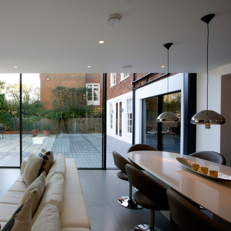 minimalwindowUK's tweet image. The minimal windows® sliding doors were integrated into the #contemporary #architecturaldesign of this rear #modernextension in London. ow.ly/vtUc50xbZXD