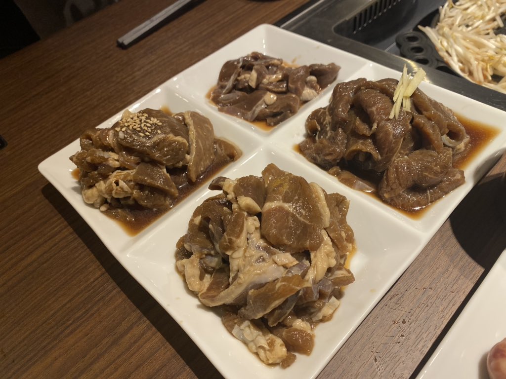 にとろ 松尾ジンギスカン秋葉原店 本日オープンで満席だったけど 21時に行ってきましたよっと 特上食べ飲み放題で割引クーポン使って1人6300円 北海道で本格的なジンギスカン食べるとこんなもんじゃ済まないので 全然ありだと思います コミケの にとろ 松尾ジンギスカン秋葉原店 本日オープンで満席だったけど 21時に行ってきましたよっと 特上食べ飲み放題で割引クーポン使って1人6300円 北海道で本格的なジンギスカン食べるとこんなもんじゃ済まないので 全然ありだと思います コミケの