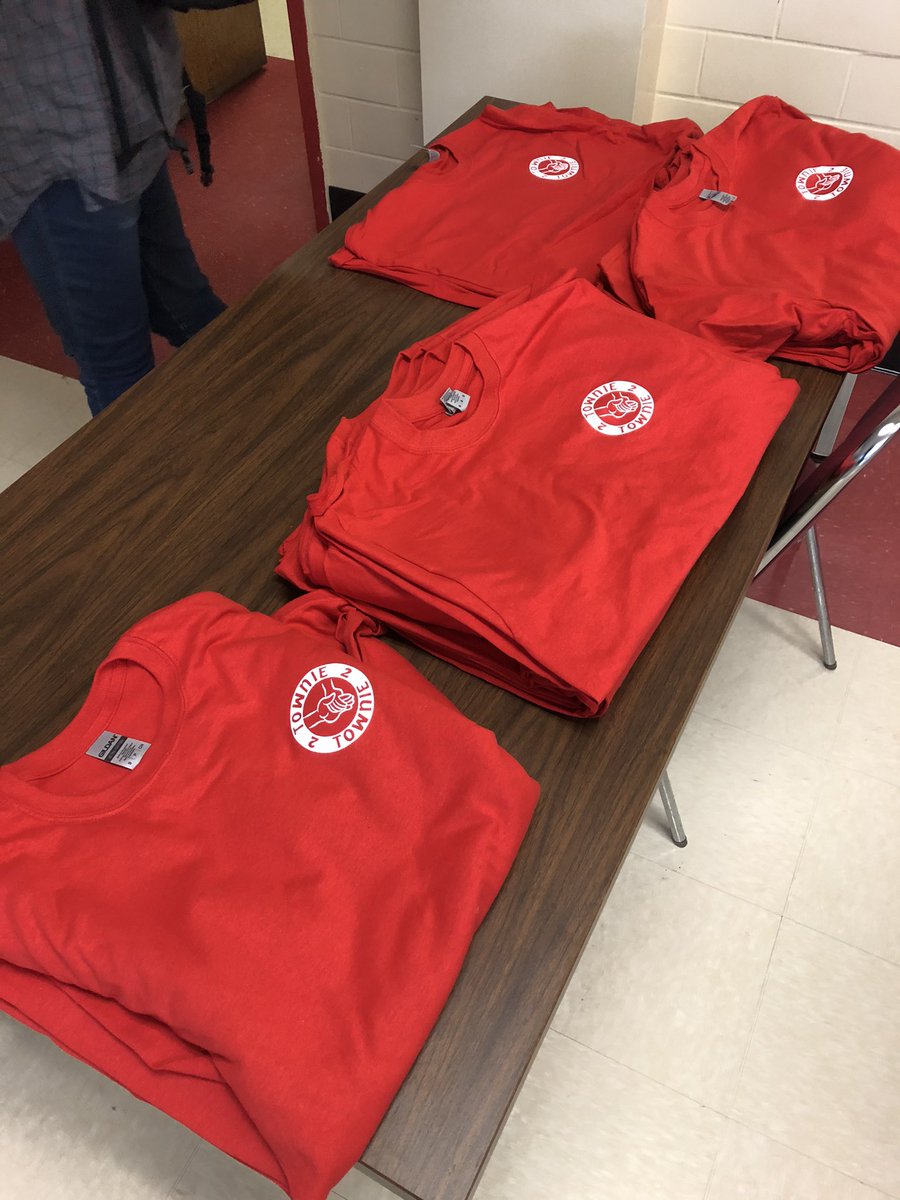 Townie2T's tweet photo. Happy Wednesday! Today we’re here in advisory doing our first mentor check in. Tshirts are in and we’re discussing our celebration day next week :) https://t.co/HsEamCttw8