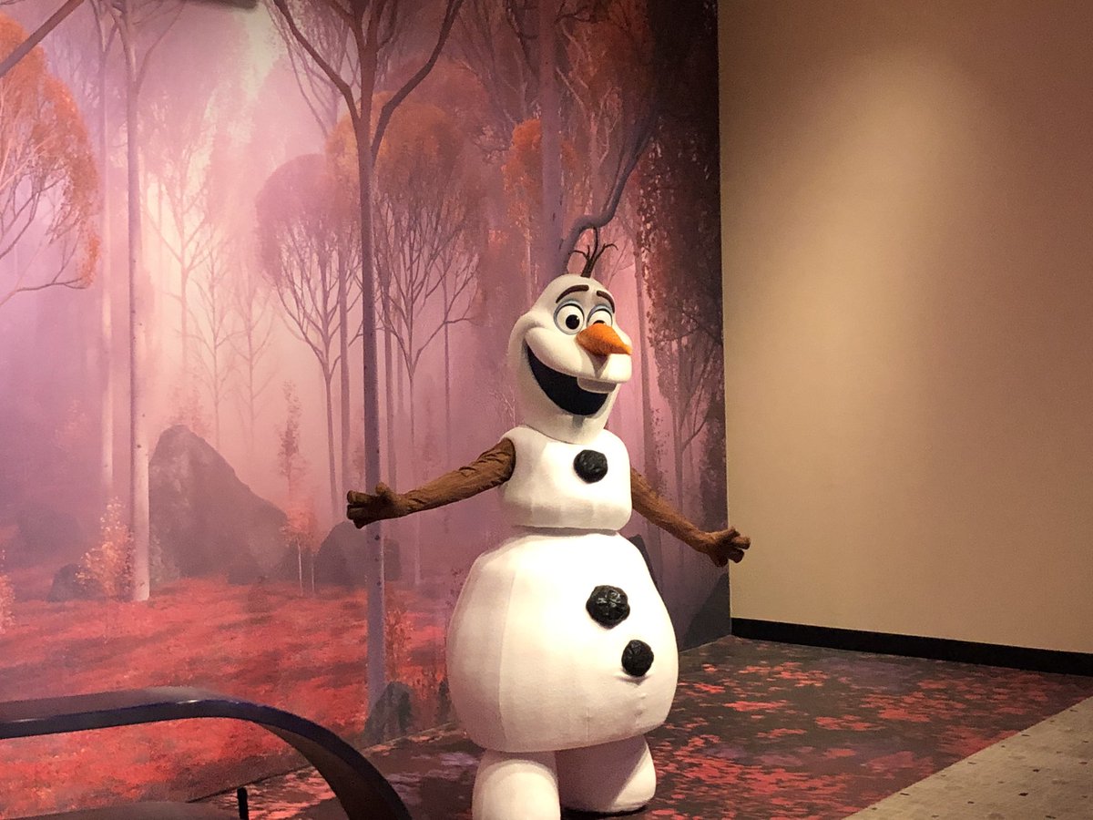 DLPbonsplans's tweet photo. #Olaf rencontre les Visiteurs à #AnimationCelebration ! ❄️ https://t.co/QVRbdfgcnw