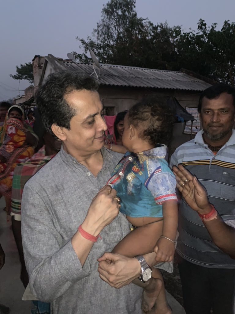 IamRiteshTiwari's tweet photo. The people are in pain!
Today, I visited the #BulbulCyclone hit Paschim Dwarikapur village of Pathar Pratima, South 24 Parganas in West Bengal.
Met the people & had a heart-felt conversation with them. Their condition is terrible, the cyclone has destroyed their livelihood. https://t.co/93hCgApBFC