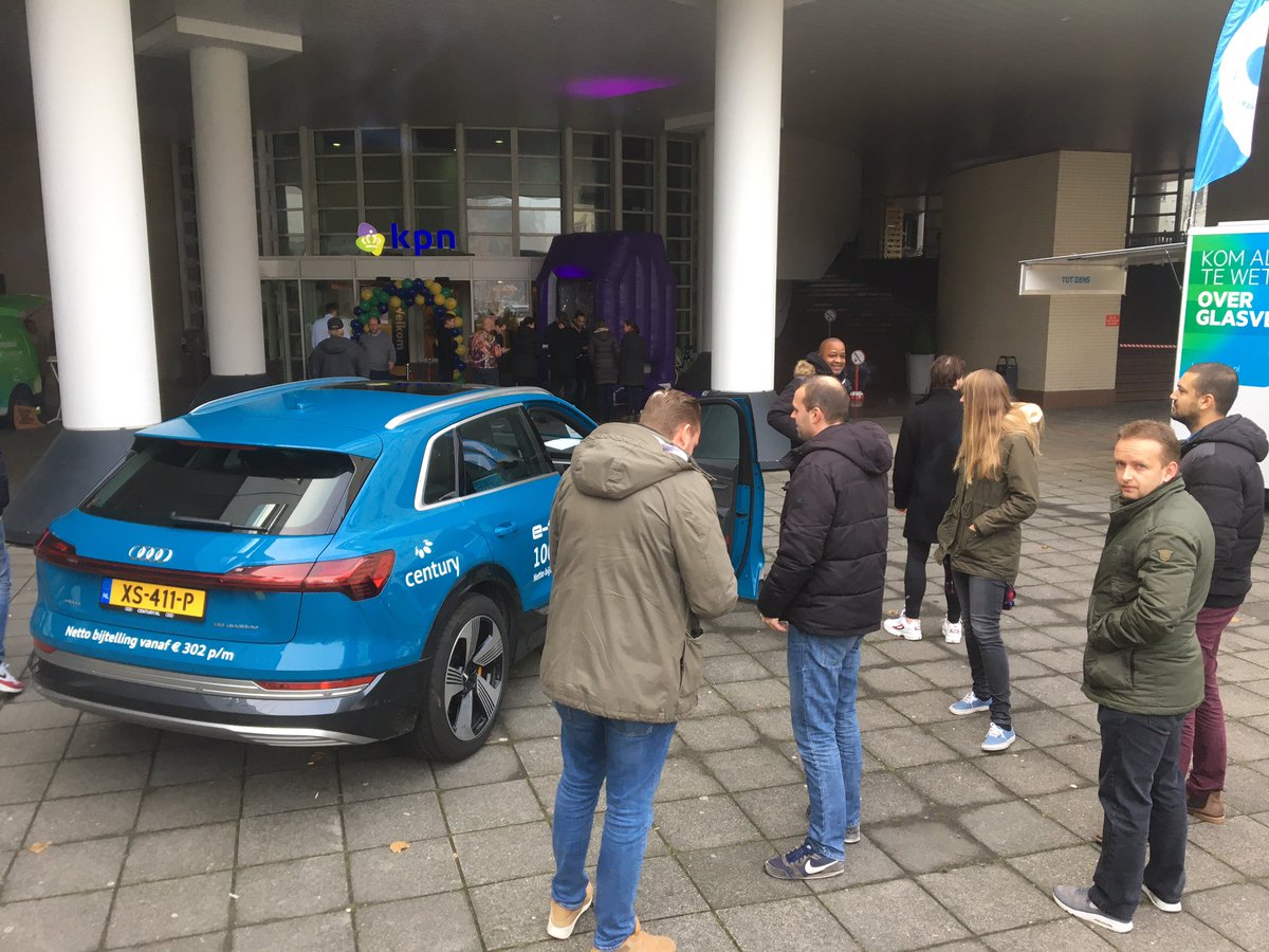 Veel kijkers &amp; uitleg bij de <a href="/Audi/">Audi USA</a> #etron van <a href="/Audi_Century/">Century Autogroep</a> bij de #Techdesk stand van <a href="/KPN/">KPN</a> #Groningen #hussel #verbinden  #altijdonline