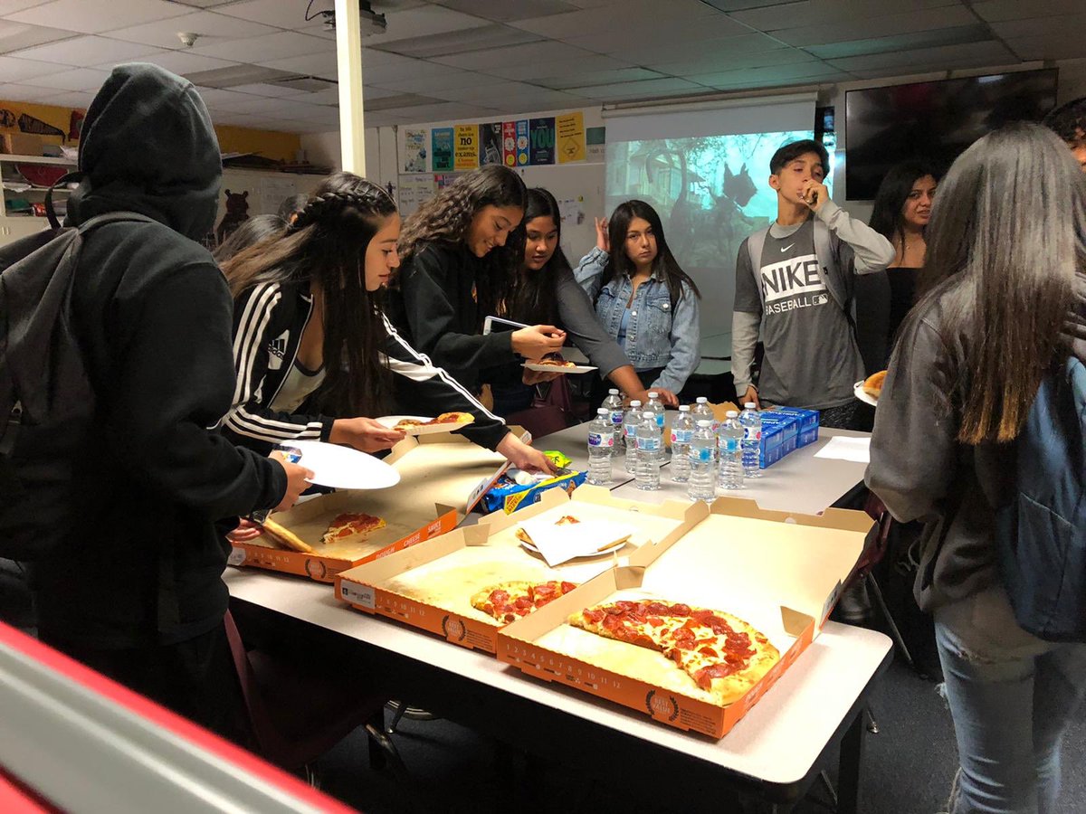 WCHSlinkcrew's tweet photo. We hope all of you had a blast at our Freshgiving🍂🍁! From enjoying the snacks 🍕🍿to enjoying each other's company, we all had fun! ❤️ https://t.co/5SiEVQ6gBz
