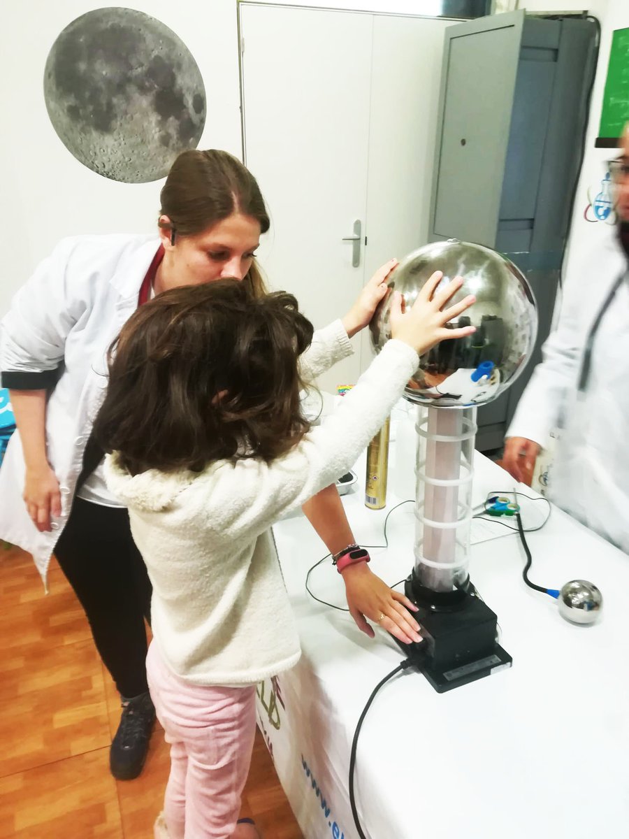 Se adentran en la investigación y el descubrimiento a través del #aprendizaje multisensorial.

Los alumnos de 4 Años realizan un taller de #ciencia en <a href="/ScienceWorld15/">ScienceWorld</a>.

#VisitaDidáctica