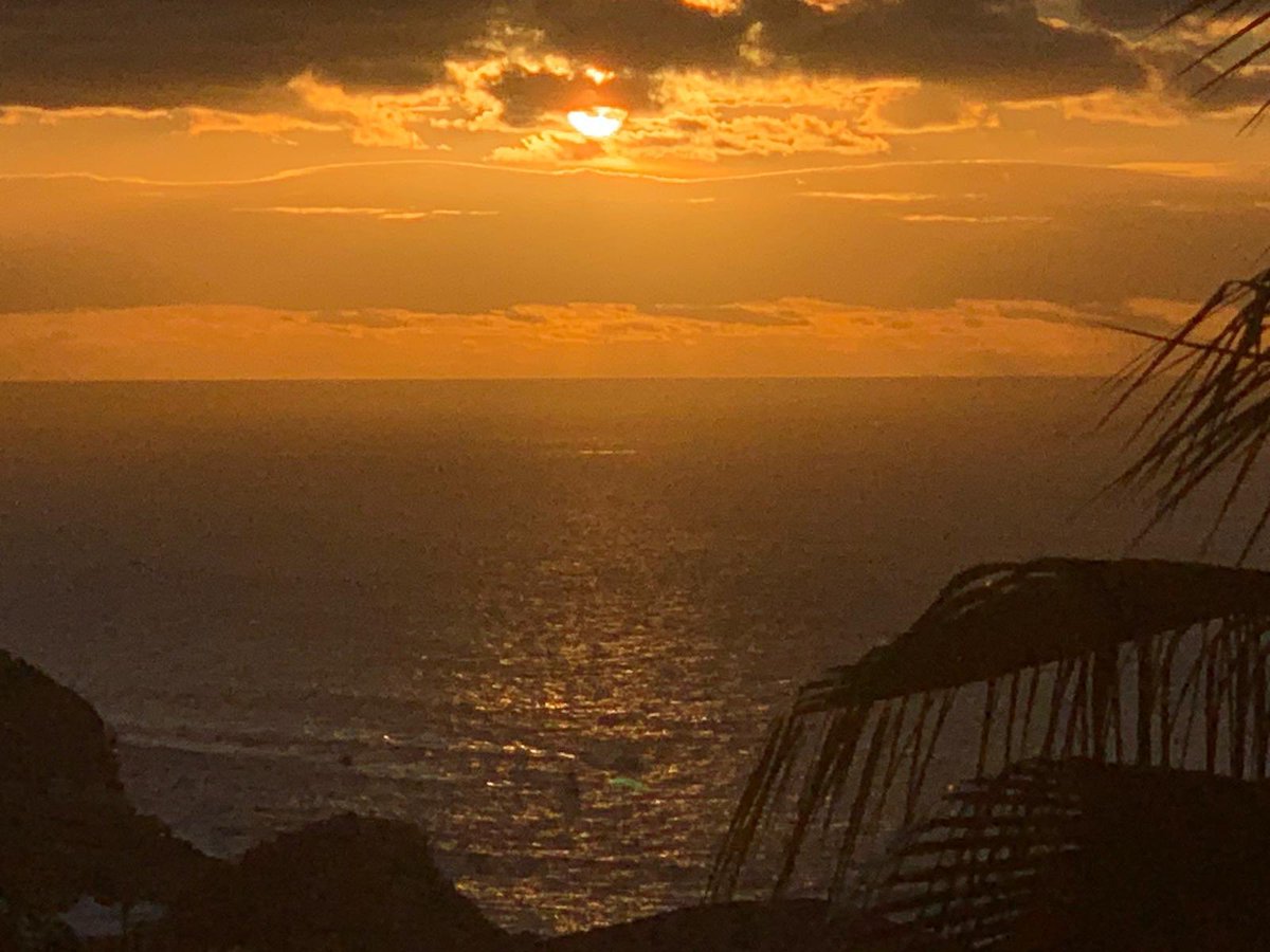 Capturing the sunrise in Los Cabos, Mexico. #mexico #loscabos #pueblobonitosunsetbeach #vacation #fun #sea #sand #tealandbluewater #exploringtheworld #worldtraveller #trinidadandtobago🇹🇹