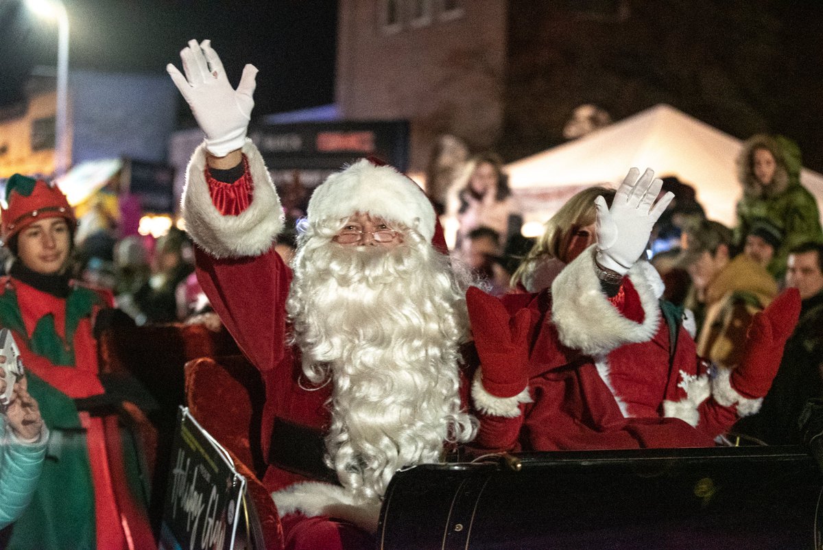SANTA IS COMING! Join us along with <a href="/HartlandInsAgcy/">Hartland Insurance</a> we present Brighton's Holiday Glow this Saturday from 4-7pm in downtown Brighton! Lots of free activities and fun stuff to do! Info: bit.ly/2Oykijm #brightonholidayglow