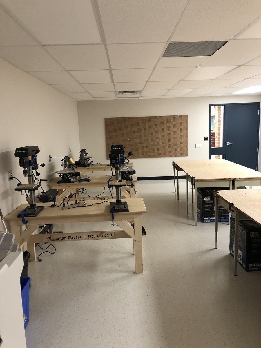 Getting the elementary tech room ready #makerspace to go.  <a href="/CundlesHeights/">Cundles Heights PS</a>.  Great opportunity for <a href="/SCDSB_Schools/">Simcoe County District School Board</a> students.   Thx <a href="/techie168/">SCDSB TECHED</a> for all the work making this happen.
