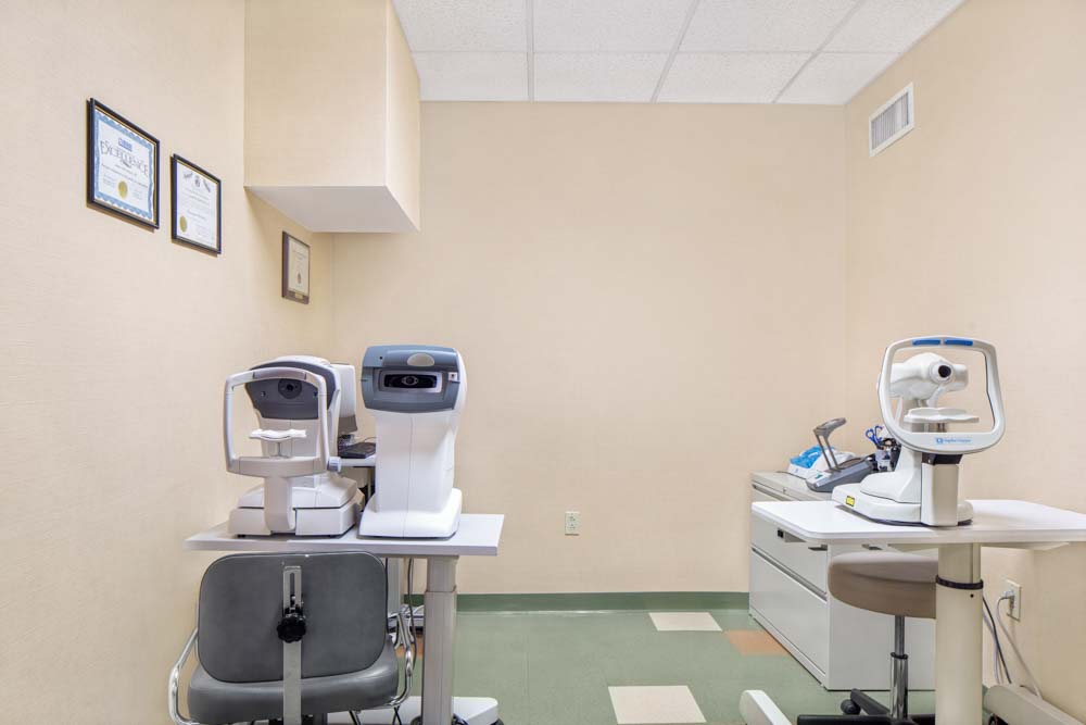 Floaters #floaters #myodesopsia #visionloss #retinadisorders #eyecenter #newjersey thenjeye.com/retina-disorde…