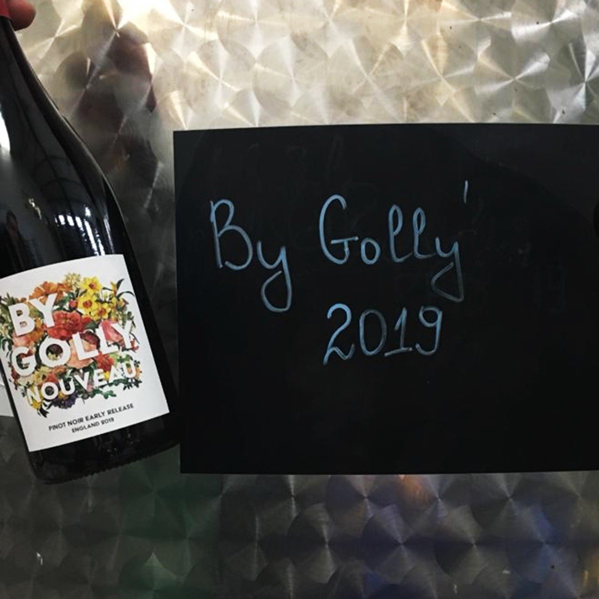 Zoombs1's tweet photo. This is exciting! By Golly Nouveau Early release English Pinot Noir from #sixteenridges @MatthewClarkLtd Loads of fresh cherry fruit. Breakfast??🤔😄 #bygollynouveau https://t.co/sVx4TX5bZs