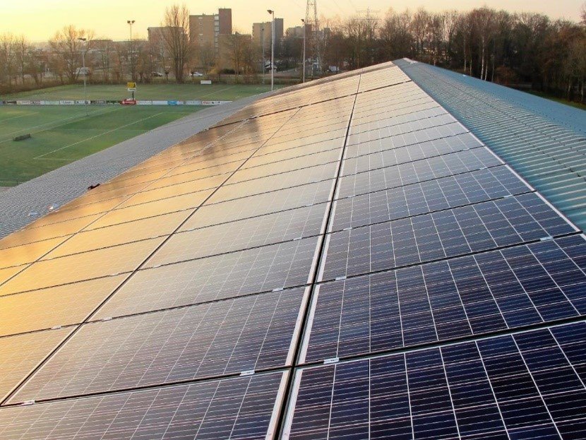 Verenigingen die gaan investeren in materialen, de accommodatie of werkzaamheden laten verrichten ten behoud van de accommodatie kunnen hier subsidie voor aanvragen. Er is dit jaar nog zestien miljoen euro aan subsidie beschikbaar. bit.ly/37o4cBC