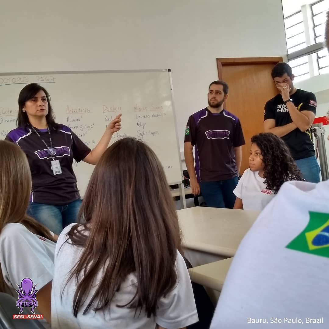 frc7567's tweet photo. 🇺🇲
This morning we gather the team arms from students to mentors. It was a very useful conversation where we answered some doubts, got to know each other better and talked about our expectations for the 2020 season.

Facebook: SESI SENAI Octopus 7567
Instagram: @frc7567 https://t.co/d8rJ8FyEOb