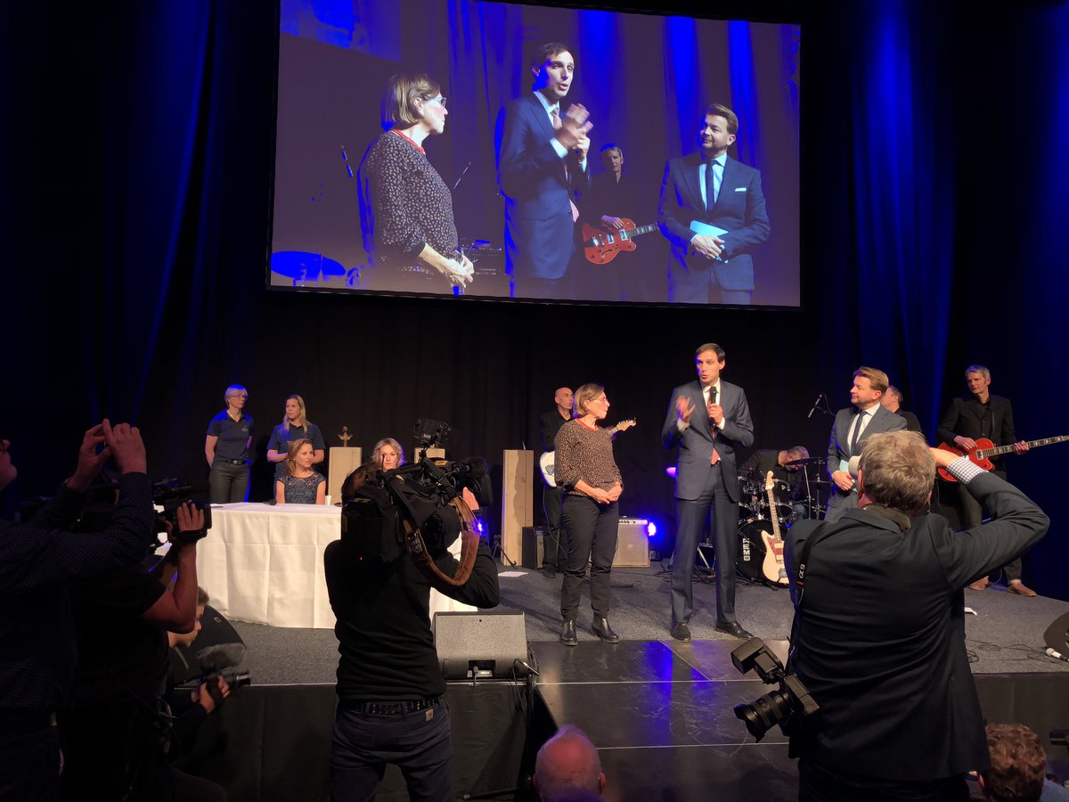 🏆 - De Keetie van Oosten - Hage Trofee voor de Renster van het Jaar gaat naar <a href="/AvVleuten/">Annemiek van Vleuten</a> 🙌
<a href="/WBHoekstra/">Wopke Hoekstra</a> #wielergala #brabant