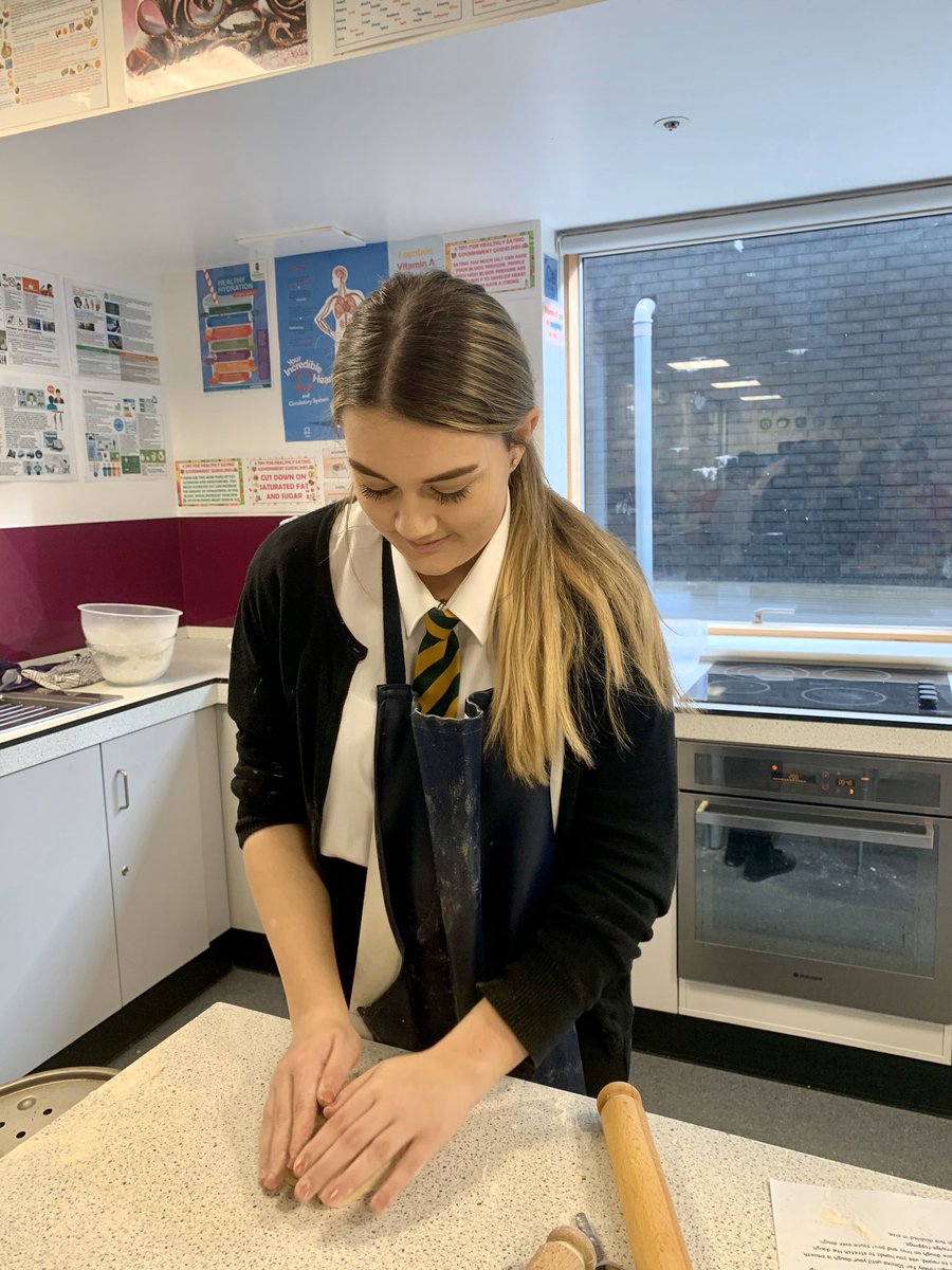 ArchbishopFood's tweet photo. Year 10 Food and Nutrition pupils busy making pizzas from start to finish today! Well done everyone, they all looked and smelt delicious!👩🏼‍🍳🍕🍅 @archbishopmghs https://t.co/P2d3YuoYut