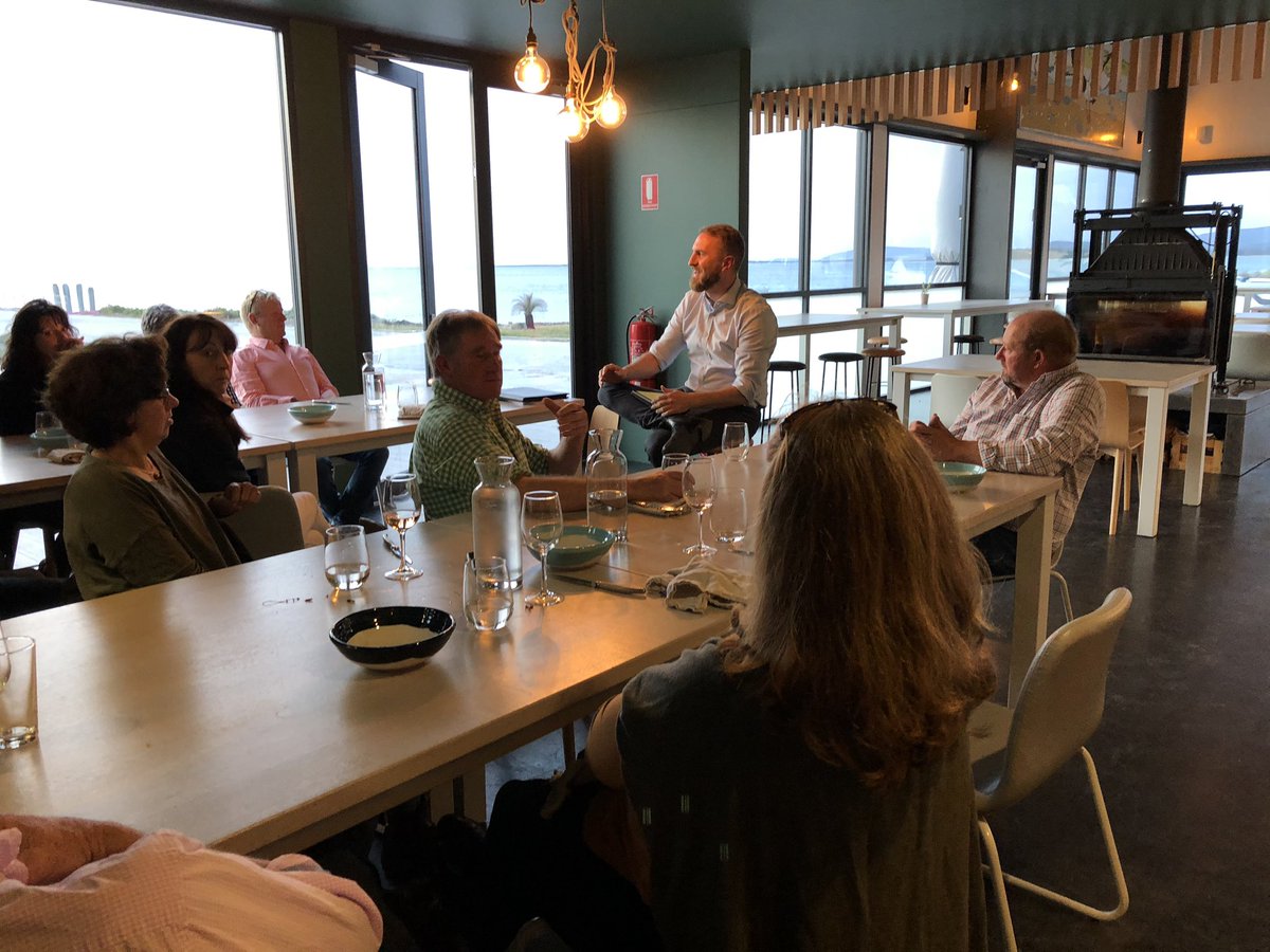 DonnaAvery19's tweet photo. On Flinders Island with @joeparsonsanz  spreading knowledge about Markets and Interest rate strategies. What a stunning place. #Tasmania @sparkscccc https://t.co/DYYdIFusW7