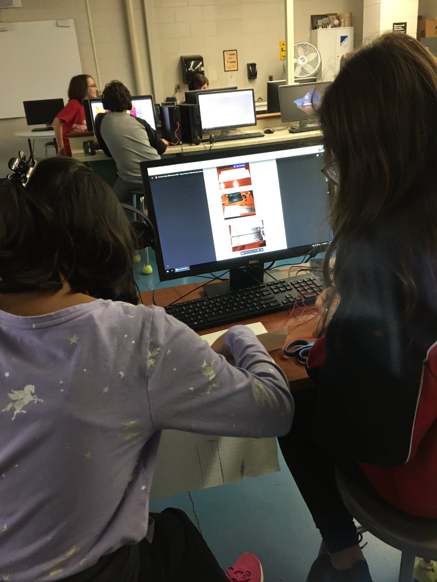 SMS_TechClass's tweet image. Robotics/Coding club- building, coding from robots to games to paper pianos!