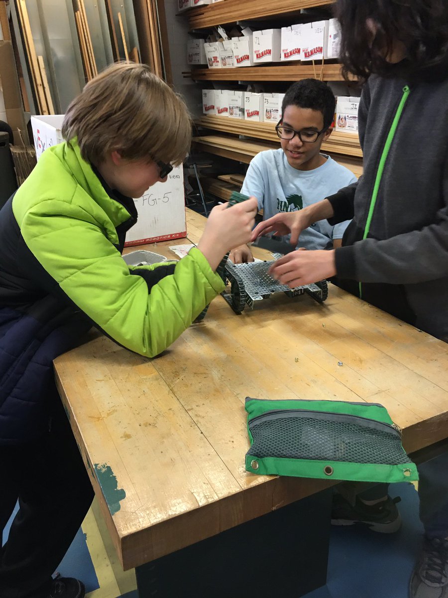 SMS_TechClass's tweet image. Robotics/Coding club- building, coding from robots to games to paper pianos!