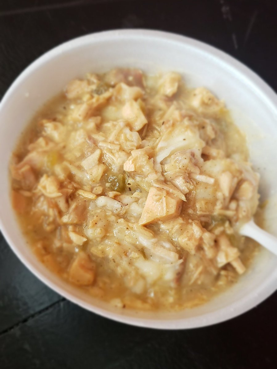 SumnerMSBobcats's tweet photo. TURKEY GRAVY DAY! Our Food Services staff knocked it out of the park! Thank you! https://t.co/H57G24ZXwI