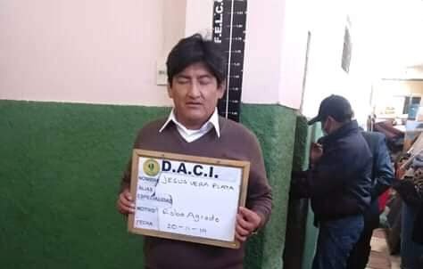 TataQuispe's tweet image. #TataQuispe:
Al dirigente de la #Fejuve de la ciudad de #LaPaz, #JesúsVera, lo detuvieron, es investigado por varios delitos como robo, destrucción de propiedad privada y esta implicado por instigación en la quema de 64 buses #PumaKatari
Y era candidato a diputado por el #MAS