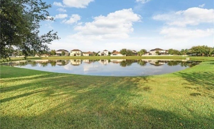 GetFeello's tweet photo. #HomeOfTheWeek located in Tampa, FL! How amazing would it be to have a lake in your backyard?! 11103 Ancient Futures Dr, Tampa FL 33647 $310k 4 bed, 3 bath. #dreamyard #realestate #floridahomes #homegoals https://t.co/uFREX6kt7y