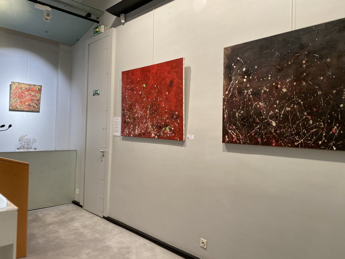 vbaladi's tweet photo. Ce soir, j’ai eu l’honneur de représenter @jdHAUTESERRE au vernissage de l’exposition de Franck Claudon : « tisser son temps », avec 5 œuvres de l’artiste Zhu Yi. https://t.co/Kv0rVaIENS