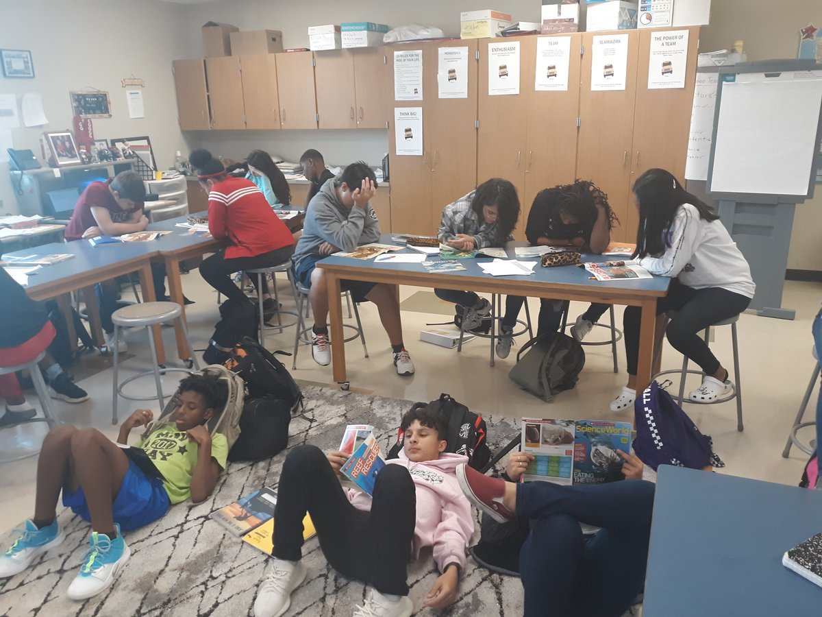 Rodeopalms_sci's tweet image. Reading current events about the world's ecosystems.