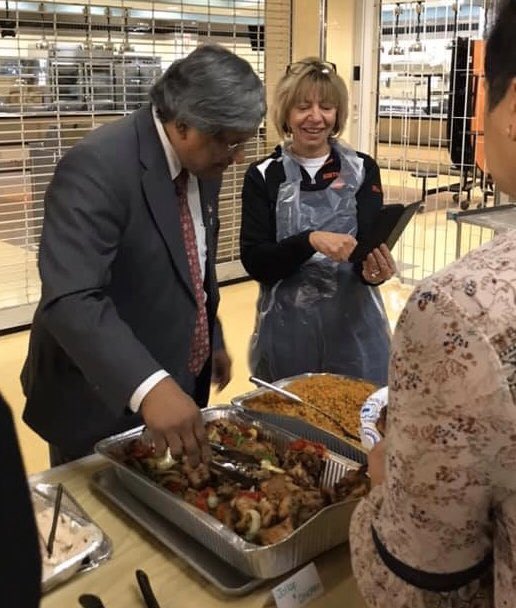 NHS_PB_Nation's tweet photo. Thank you to all of our supporters  who helped make the annual North High School Thanksgiving dinner a success! Dr. Mitra, Texas Road House, Dianna Biancheria, and the parents, students &amp; staff of North High! @worcesterpublic @texasroadhouse @umassmemorial https://t.co/pTp8i0rwt5