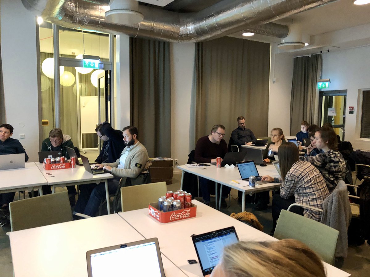 DianaSelck's tweet photo. At today‘s workshop on cryptography with OpenPGP. Very accessible and beginner-friendly talk. Thanks to Hanno our speaker and @_FooCafe_ for hosting us! https://t.co/MRwMiLYtUk