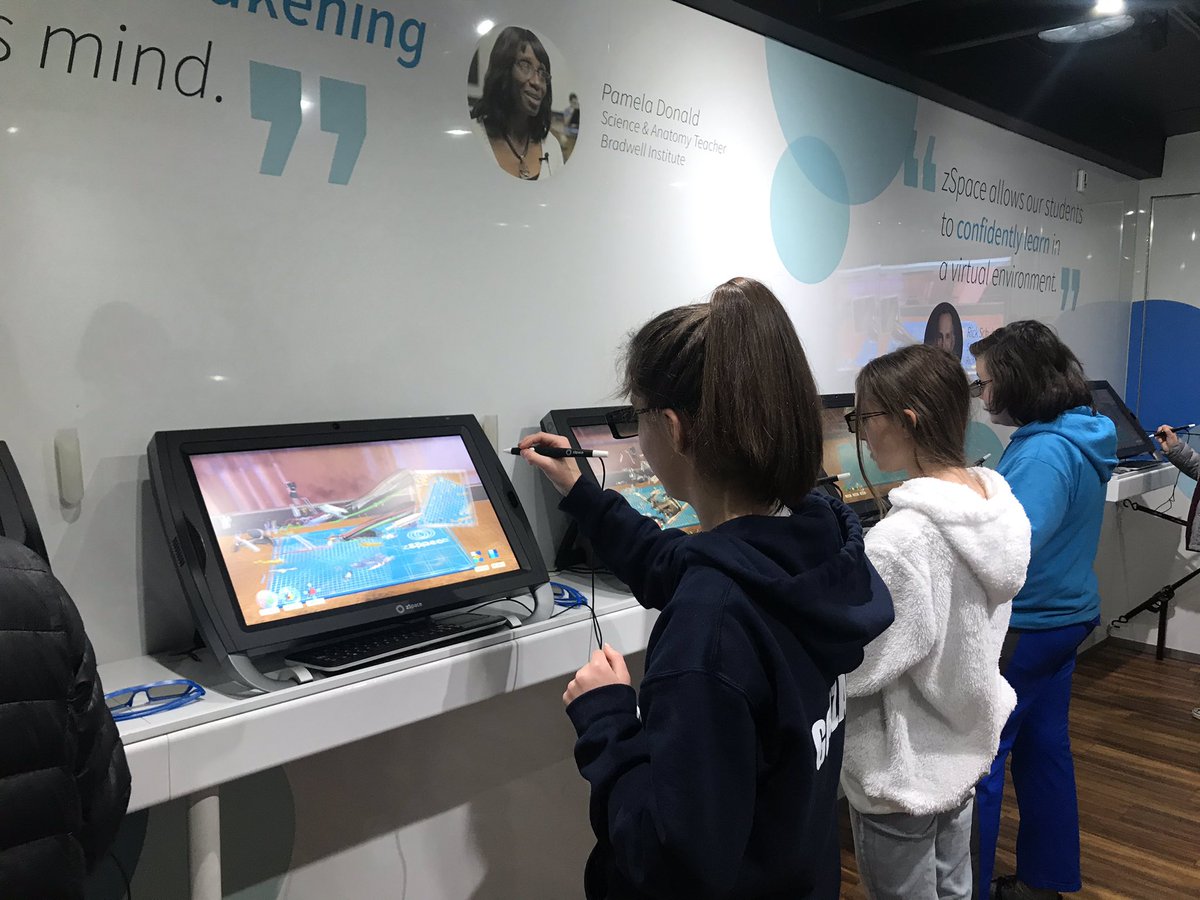 Students dissected hearts, robotic arms, and more with AR/VR technology using Zspace. Wow! #GetEmTrojans #togetherweRfife #FifeHighSchool #Fife4Life