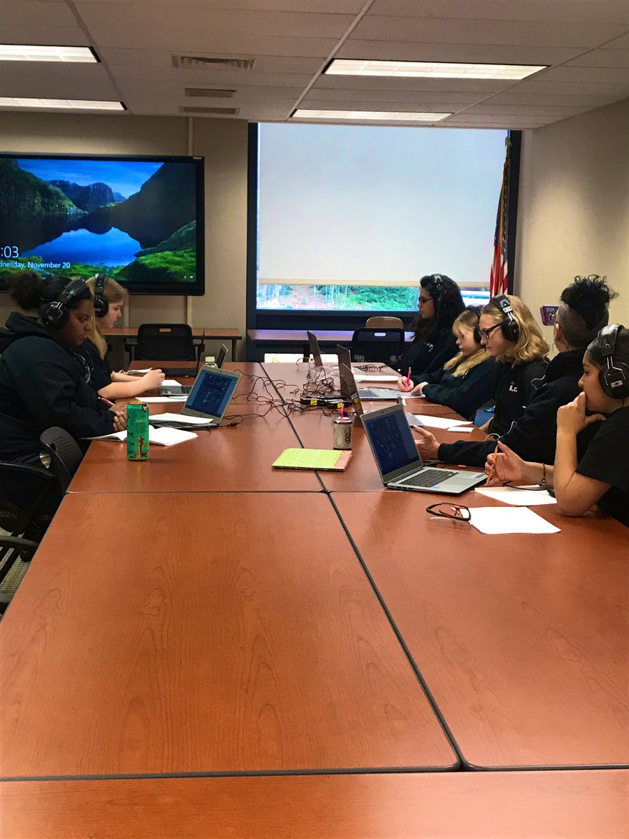kcahoonedu's tweet photo. 7 female students from our @LehighCTI Plumbing and HVAC labs chatted with 2 female business owners from Ciriello Plumbing in IN and Ensor Plumbing in MD. What a great opportunity for our students to hear from other #FemalePlumbers! #WomenInSTEM @phcppros @LCTI_Plumbing https://t.co/0J48IvYrQY