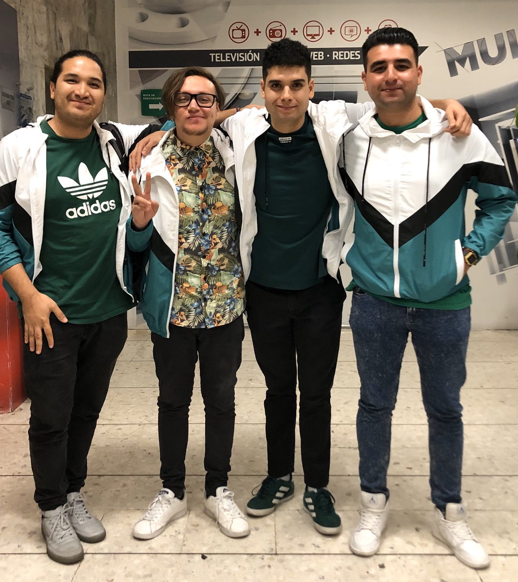 PaulinaSosaGDL's tweet photo. @GRAMJR_Official nos visita en La Máquina esta noche para platicarnos de sus próximos planes! Síguelos en todas sus redes sociales y conoce su propuesta musical! Acompáñanos a las 9:30 pm por @JaliscoTV 📺🔥🖤🤘🏼🎸🔥 #LaMáquinaJaliscoTV #JaliscoTV #maquineros https://t.co/slVZk5xLyj