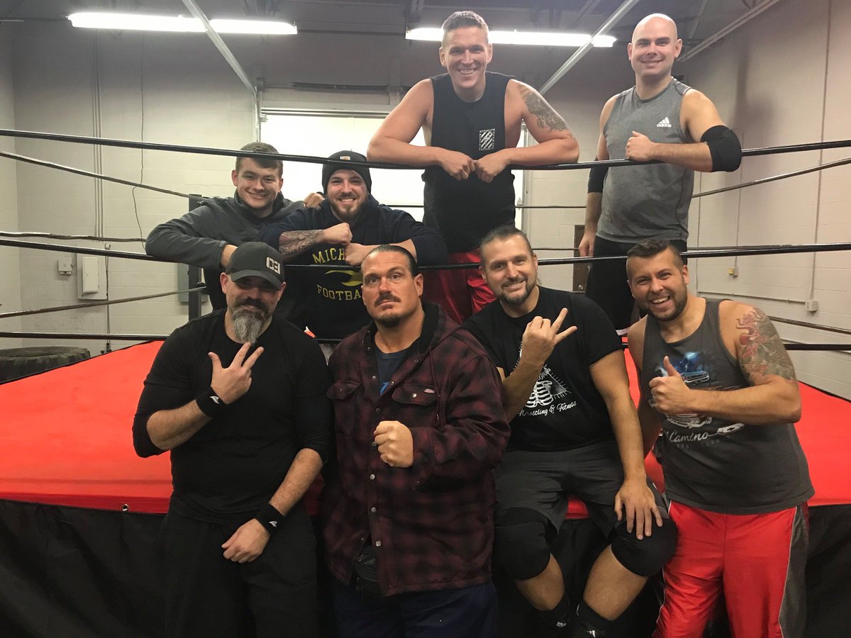 rwolf1984's tweet photo. @doingthefavor Last night at #SkullandBonesProWrestlingSchool I had my first (practice) match #theKennyUrban & I (baby faces) vs #BenBoone #TheBachelor & #JasonPage ... I got a huge pop from @Rhyno313, @TheJoeELegend & @OriginalKrimson when I hit the sunset flip & got the pin!!! https://t.co/hGkhdpW4Yt