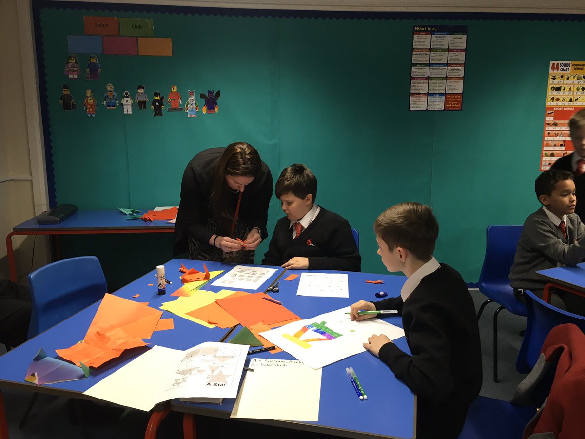 YMS_LearningSup's tweet image. Smart club have been learning the art of origami to develop their non verbal reasoning skills! #origami #learnsomethingnew